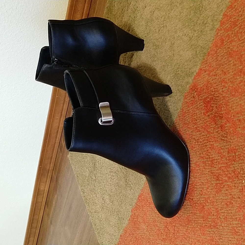 Naturalizer Black Booties 8.5M